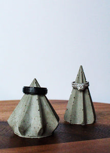 Cedar Cement Ring Holder